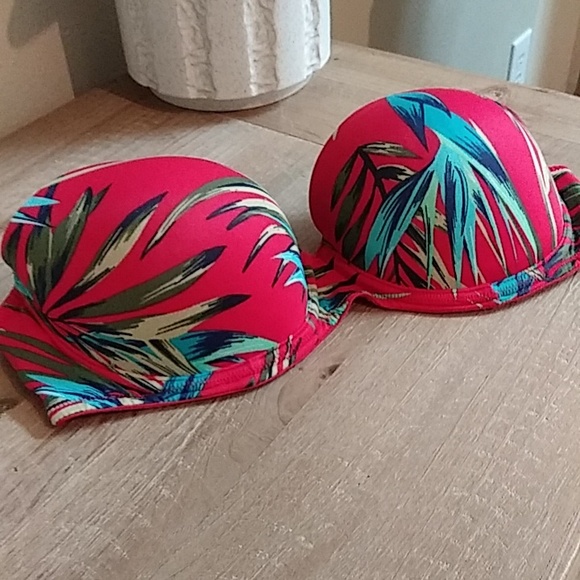 Victoria's Secret Pink Red Strapless Push-up Bra. Size 32D - Picture 15 of 17